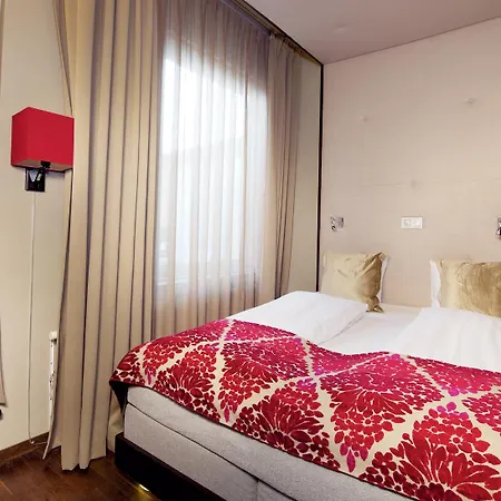Hotell Folketeateret 4*