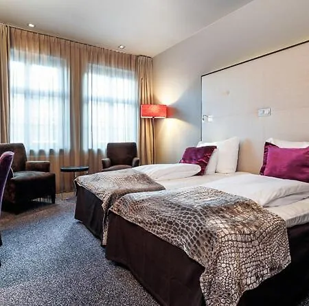 Hotell Folketeateret 4*